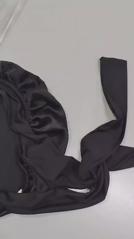 Bonnet en satin à bande ajustable 